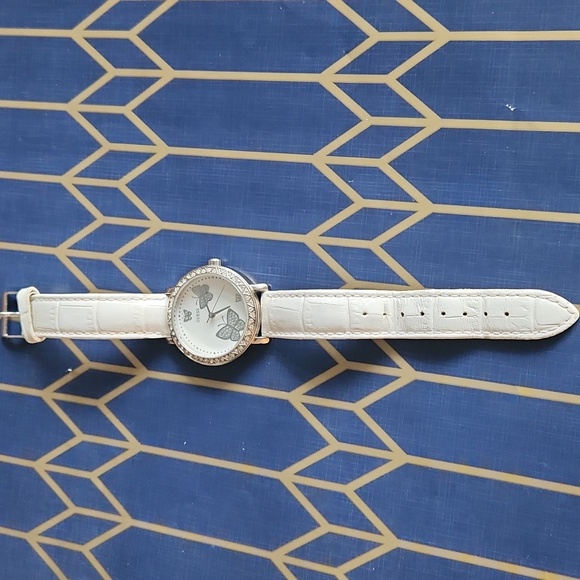 Guess White Butterfly Women\'s Watch Vintage Fun